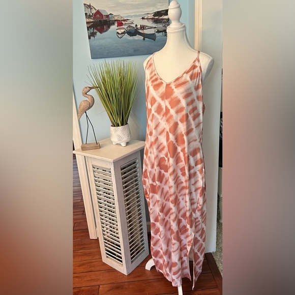 Dresses & Skirts - Sleeveless Max Dress with Adjustable Straps and Pockets!!